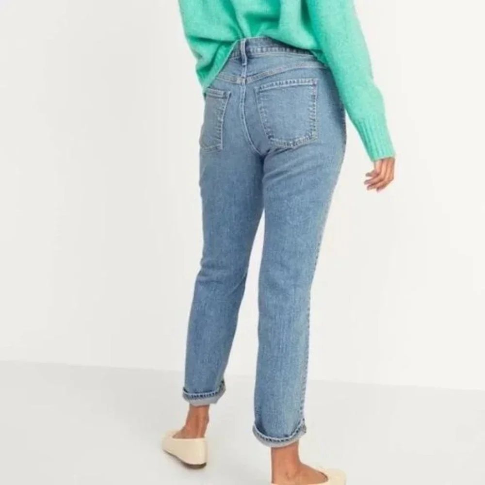 Old Navy Mid-Rise Boyfriend Straight Ripped Jeans for Women - Picture 2 of 8